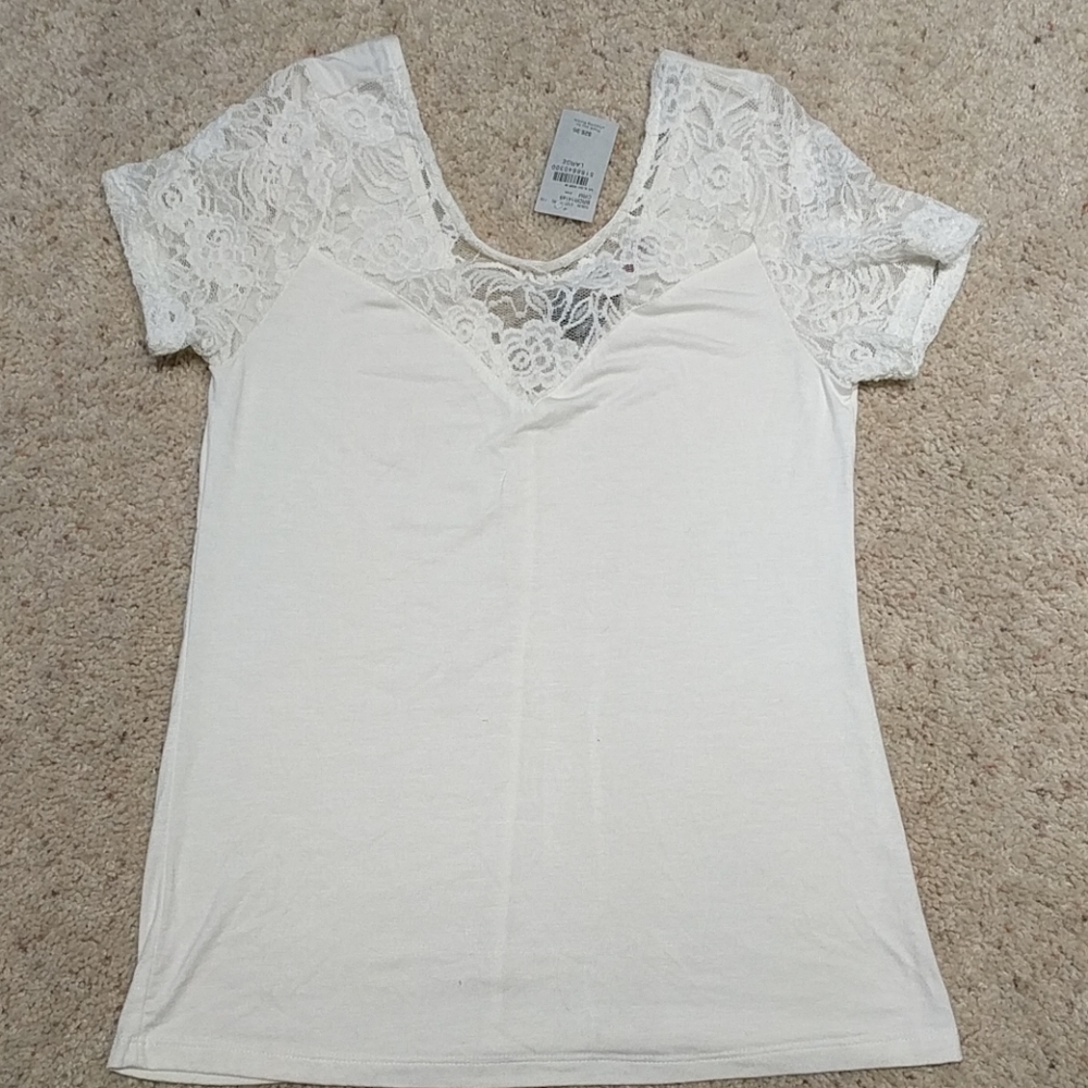 - White lace trim top, BKE